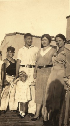 1931 Walter, Bill, Margaret, Anka Zarubica, Baby Gloria in Venice Beach