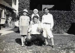 1932 Sissy, Bill, Walter, Gloria (on Bill's sholders) on Easter Sunday